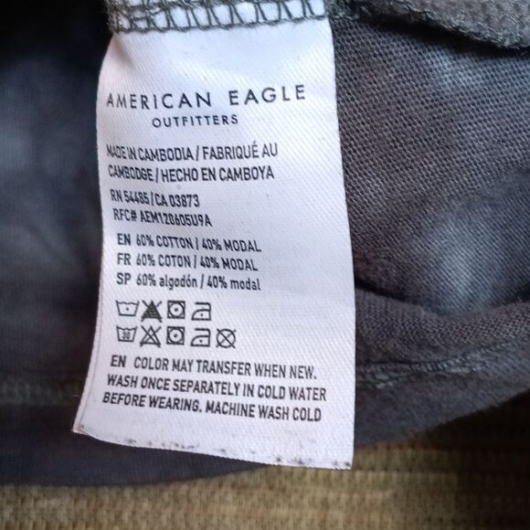 American Eagle Outfitters Black and White Tie-Dye Crop Top - Picture 3 of 4